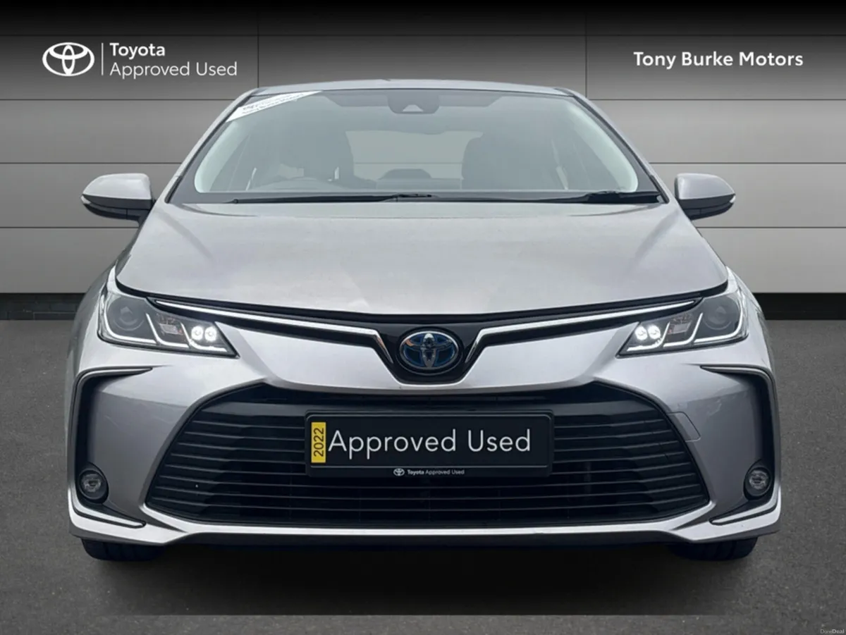 Toyota Corolla Saloon - Luna Edition - 1.8 Hybrid - Image 5