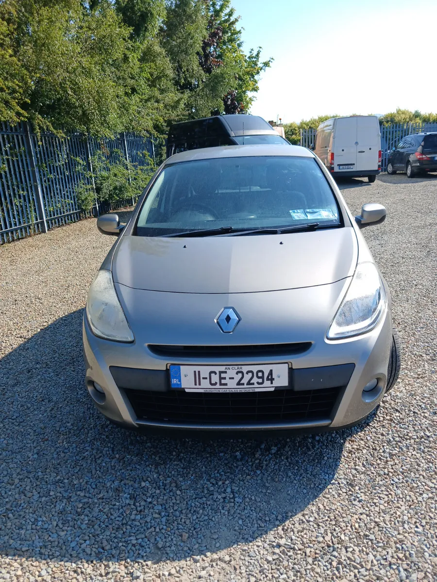 Renault Clio 2011 long tax and NCT - Image 4