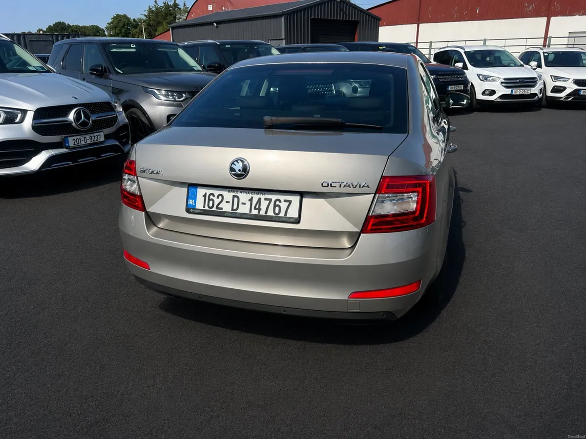 16 Skoda Octavia 1.6 TDI STYLE GOOD SPEC LOW KMS - Image 5