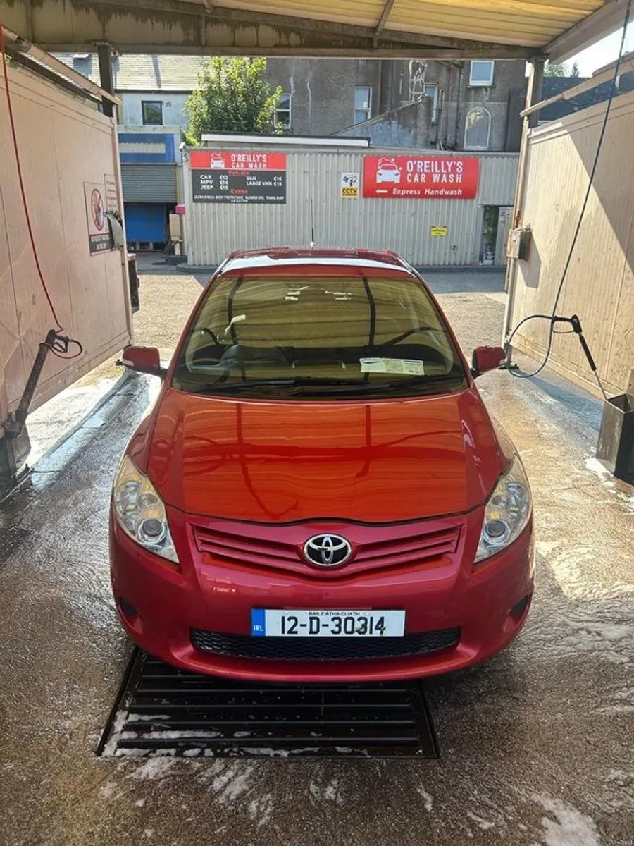 2012 Toyota Auris - Image 1