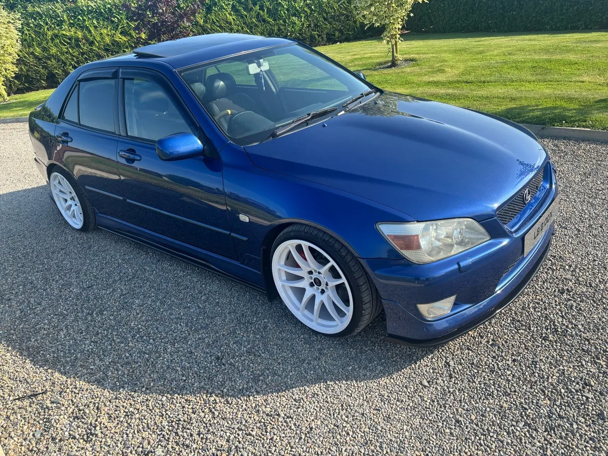 2002 LEXUS IS 200 - Image 1