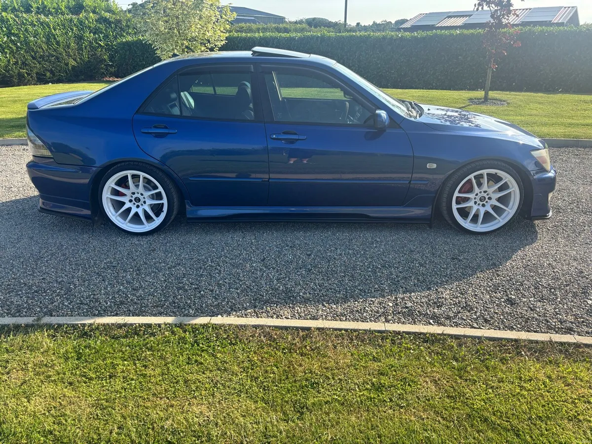 2002 LEXUS IS 200 - Image 2
