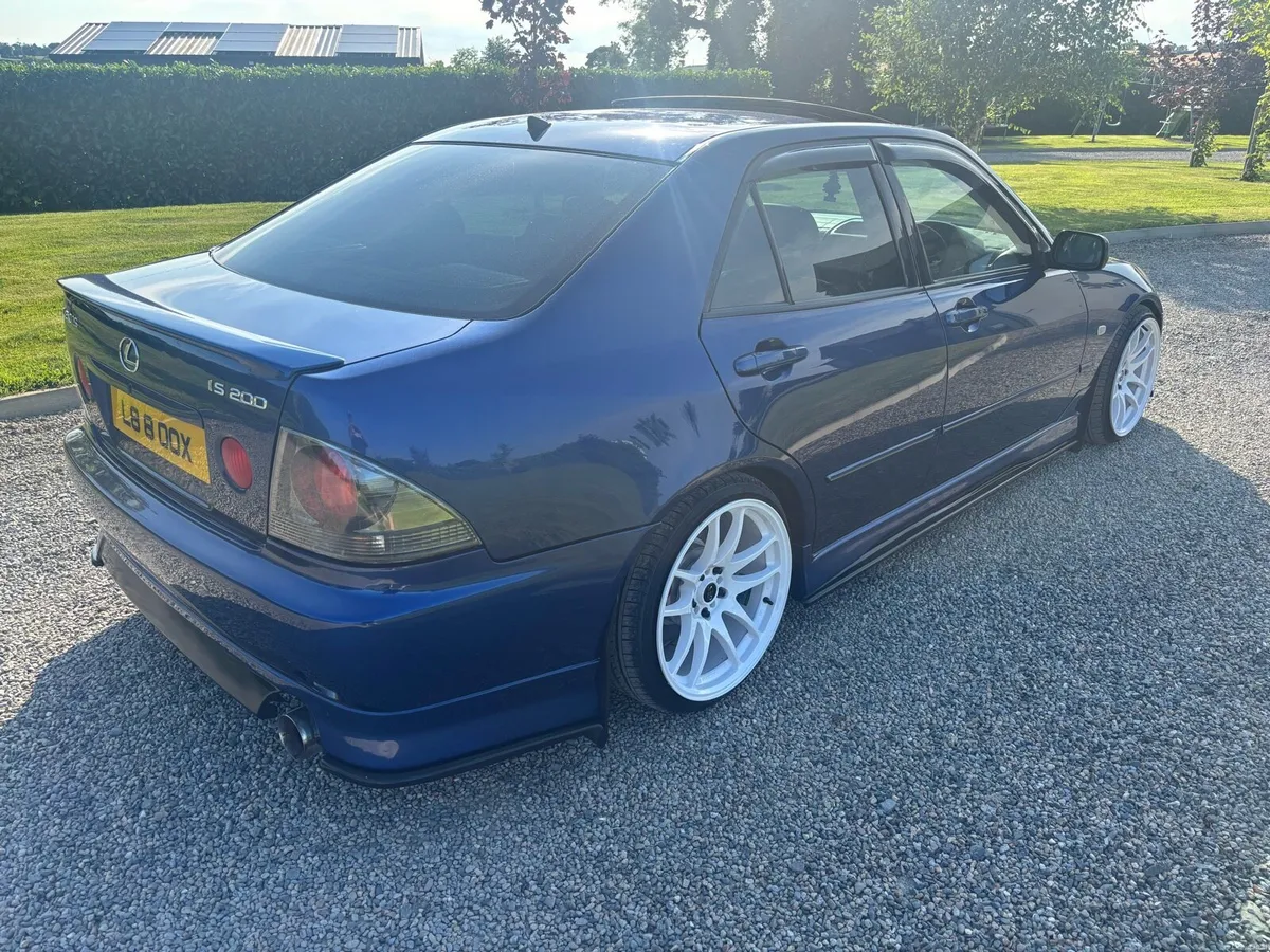 2002 LEXUS IS 200 - Image 3