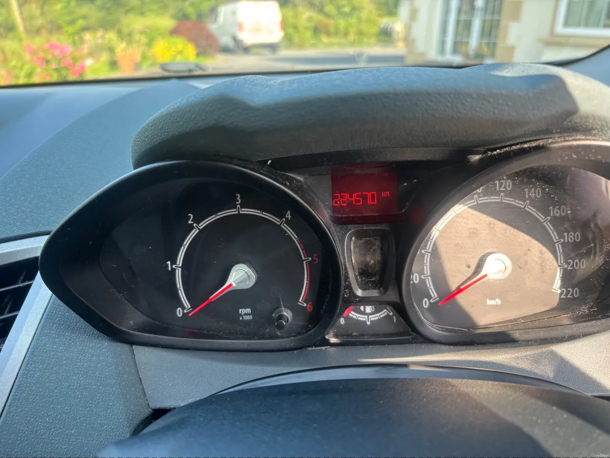 Ford Fiesta 2010 - Image 3