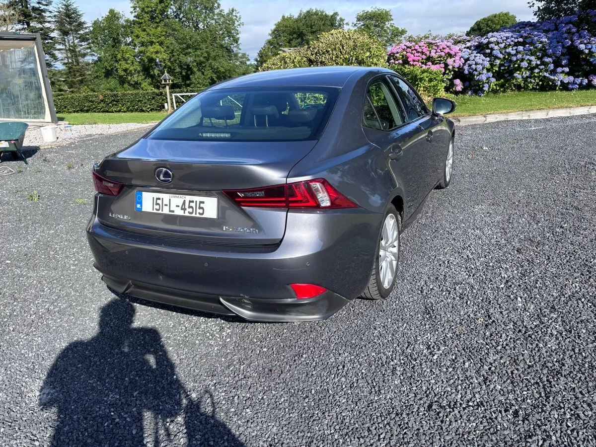 Lexus IS300h - Image 5