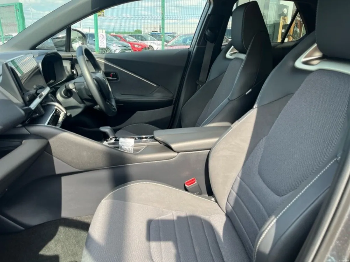 Toyota C-HR C-HR PHEV SOL HI SPEC IN EXCELLENT CON - Image 6