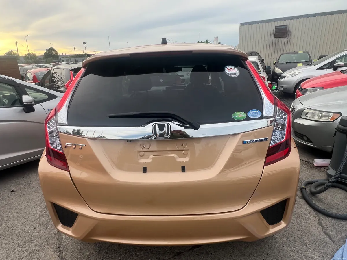 Honda Fit 2014 Hybrid Auto/ only 70k km/ warranty - Image 6
