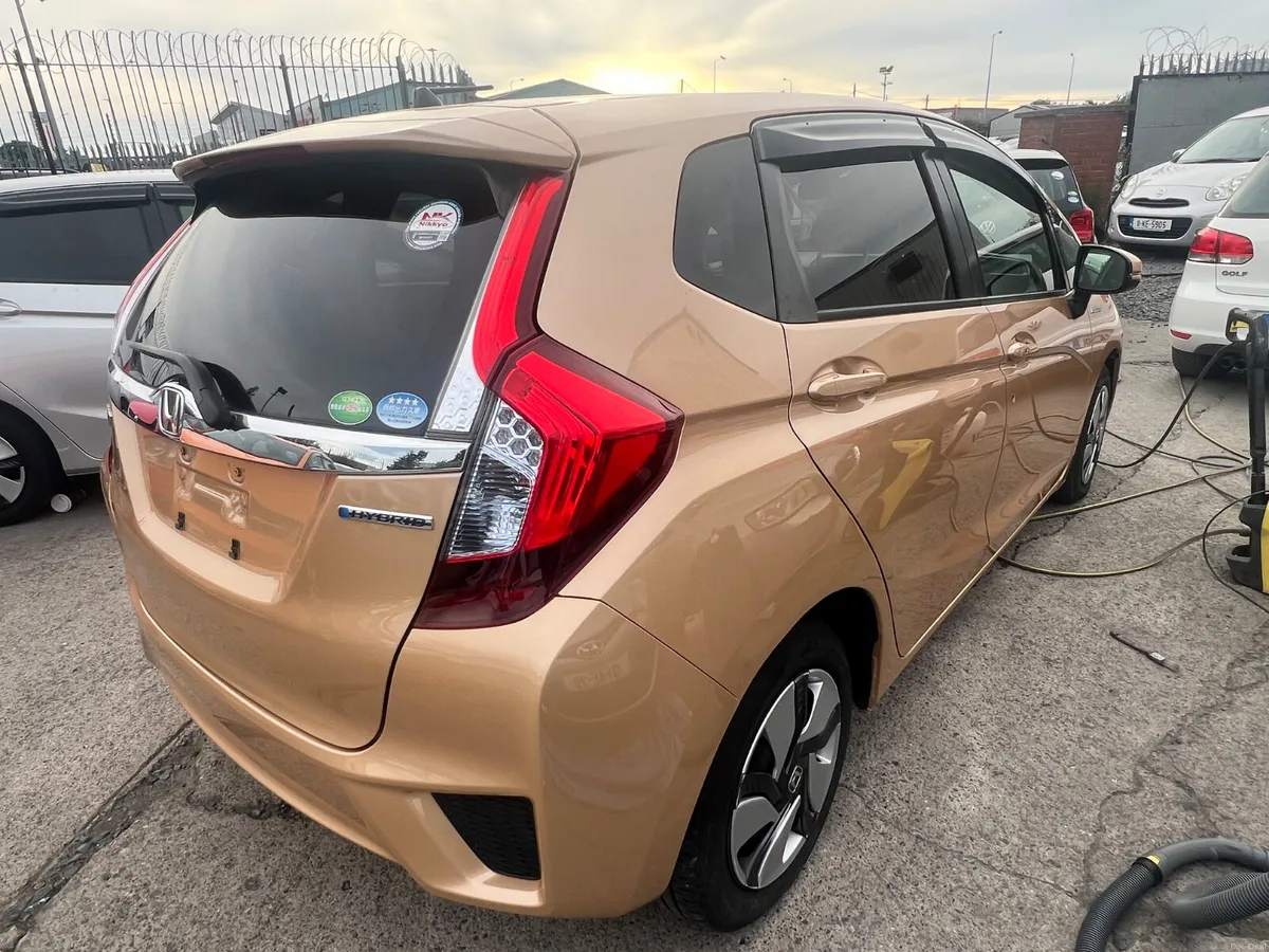 Honda Fit 2014 Hybrid Auto/ only 70k km/ warranty - Image 5