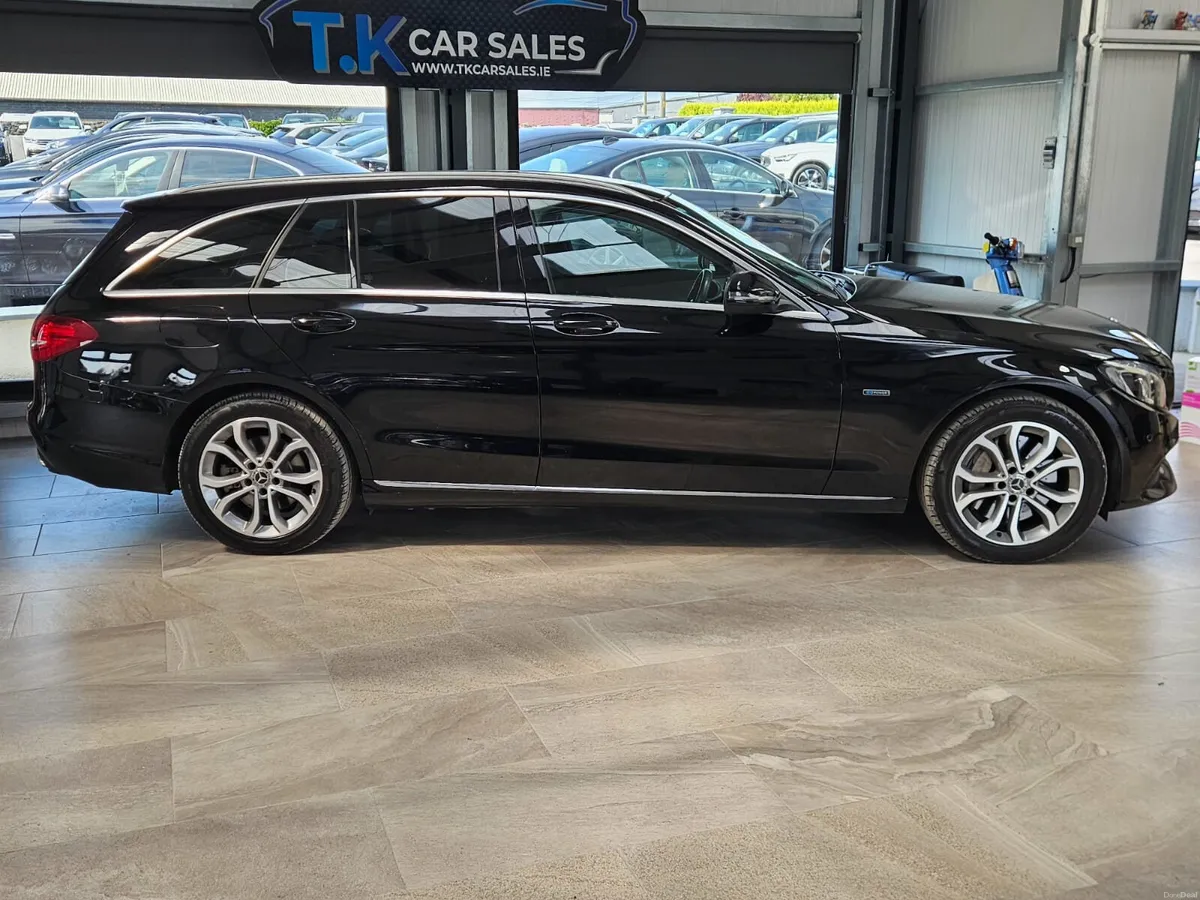 Mercedes-Benz C-Class 2018 - Image 2