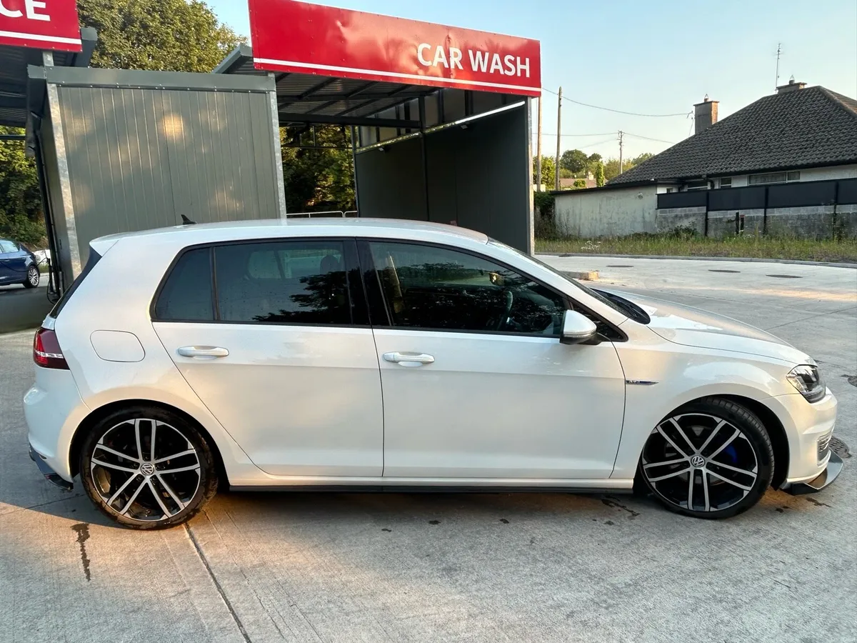 Golf GTE - LOW KMS - Image 3