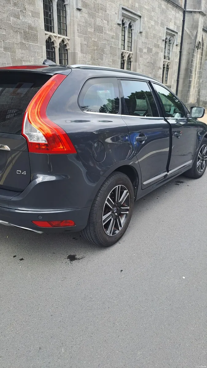 Volvo XC60 2016 - Image 2