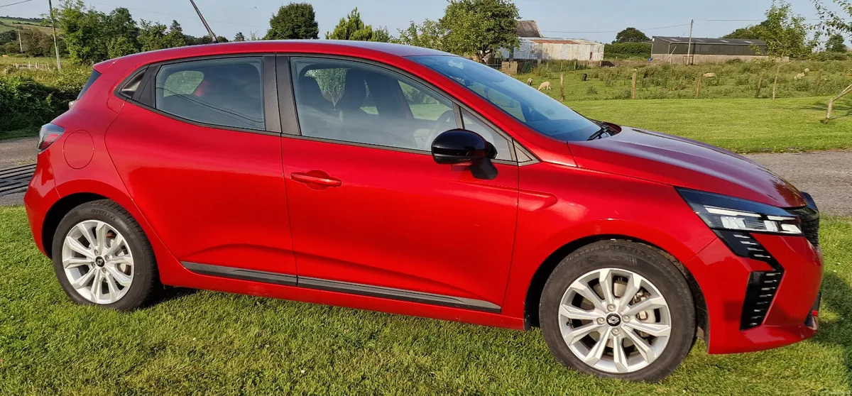 Renault Clio 2025 1.6 Hybrid ETech Evo 145 - Image 5