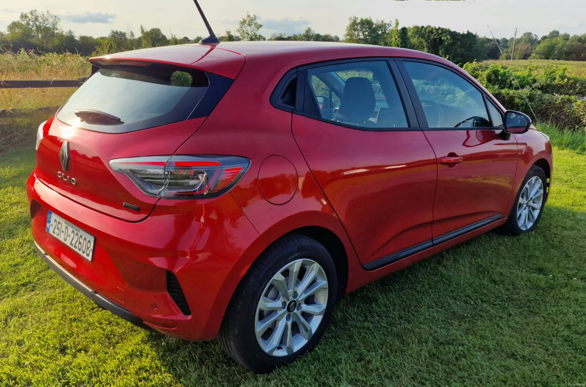 Renault Clio 2025 - Image 2