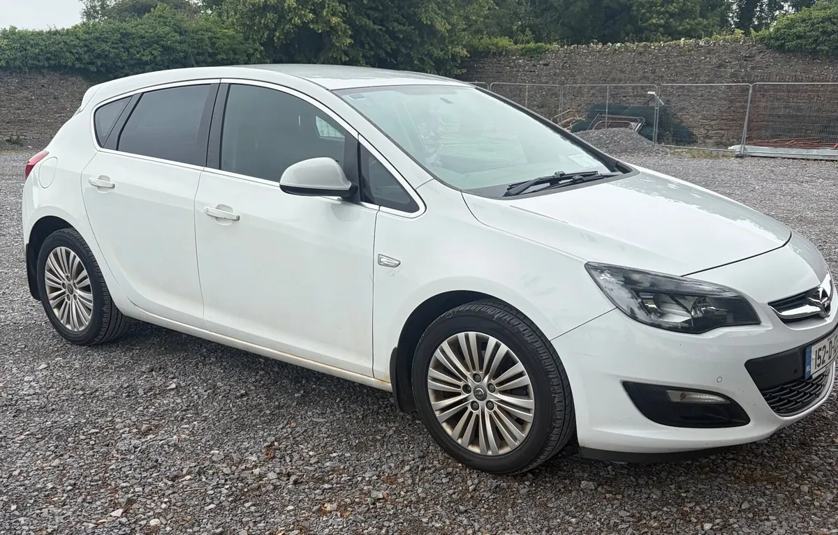 Opel Astra 2015 - Image 1