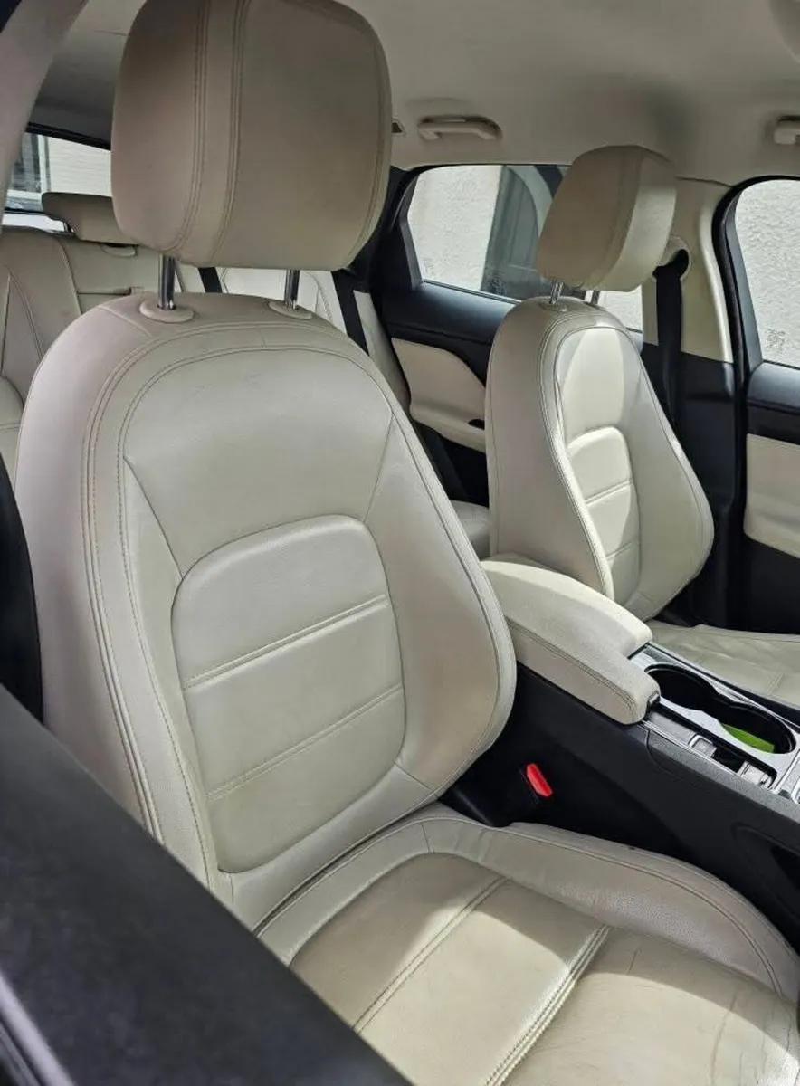 Jaguar F-Pace 2017 - Image 1