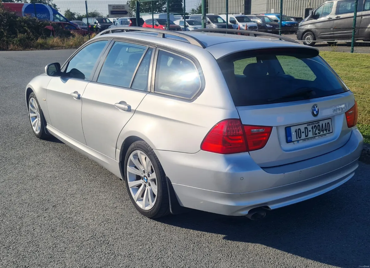 BMW 3-Series 2010 - Image 4