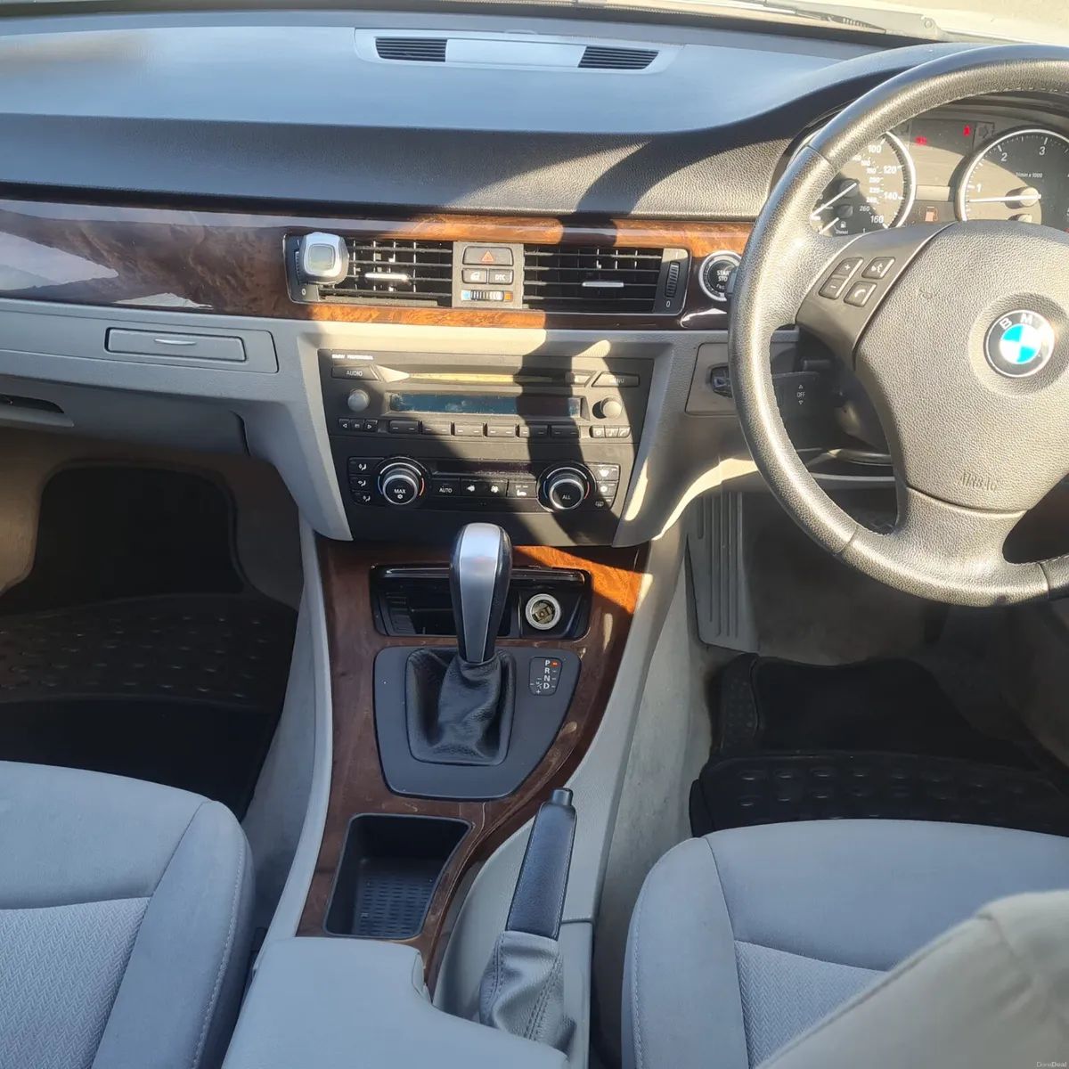 BMW 3-Series 2010 - Image 6