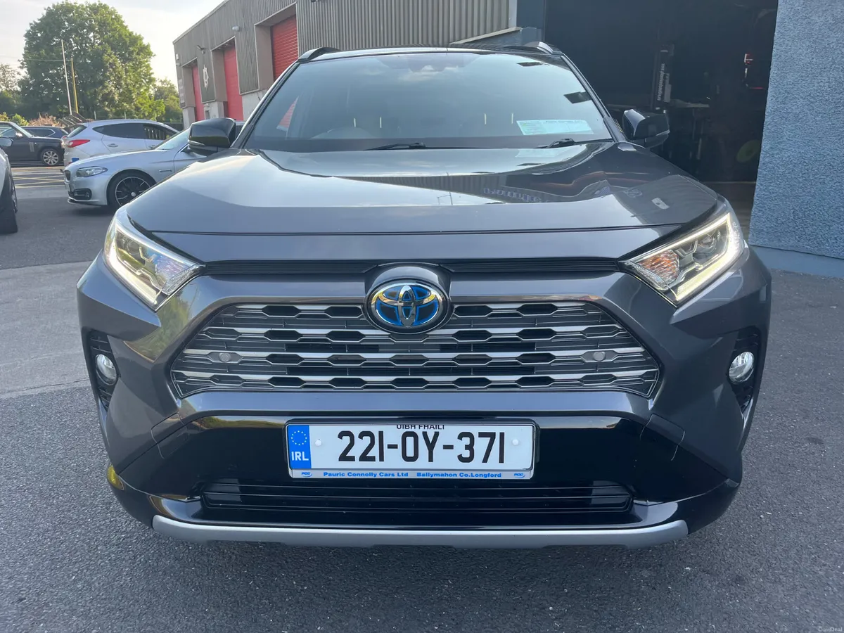 Toyota RAV4 2022**Black edition** - Image 4