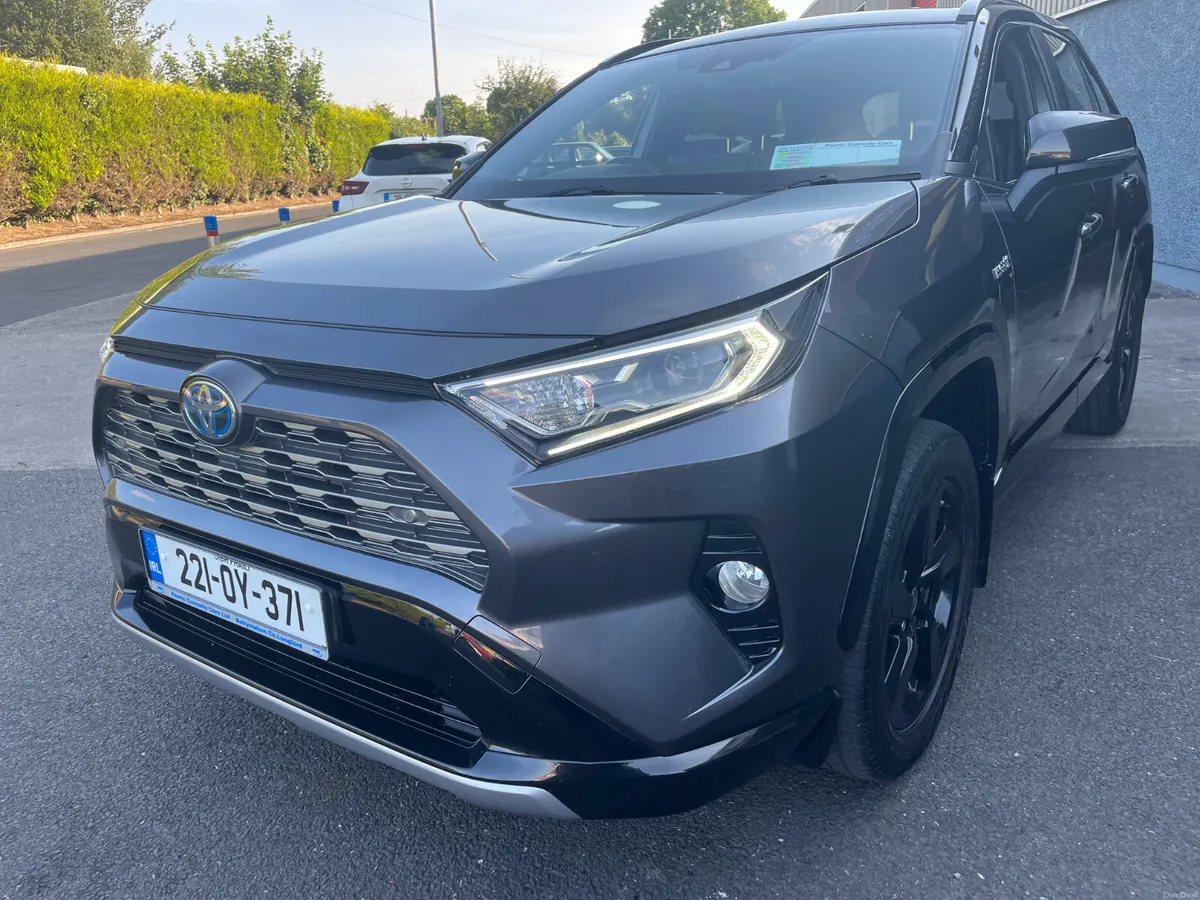 Toyota RAV4 2022**Black edition** - Image 3
