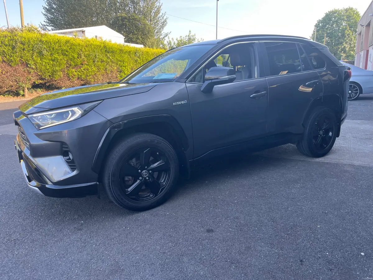 Toyota RAV4 2022**Black edition** - Image 6