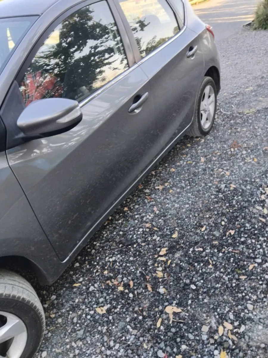 Car - Image 3