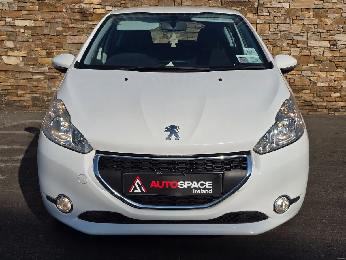 141 Peugeot 208 1.2 Petrol - Image 5