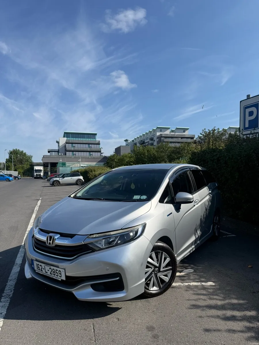 2016 Honda Shuttle Hybrid – NCT 03/28 – High Spec - Image 1