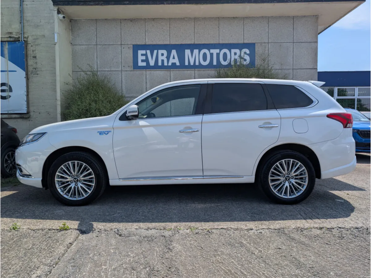 Mitsubishi Outlander G PHEV 4WD AUTOMATIC HYBRID 2 - Image 4