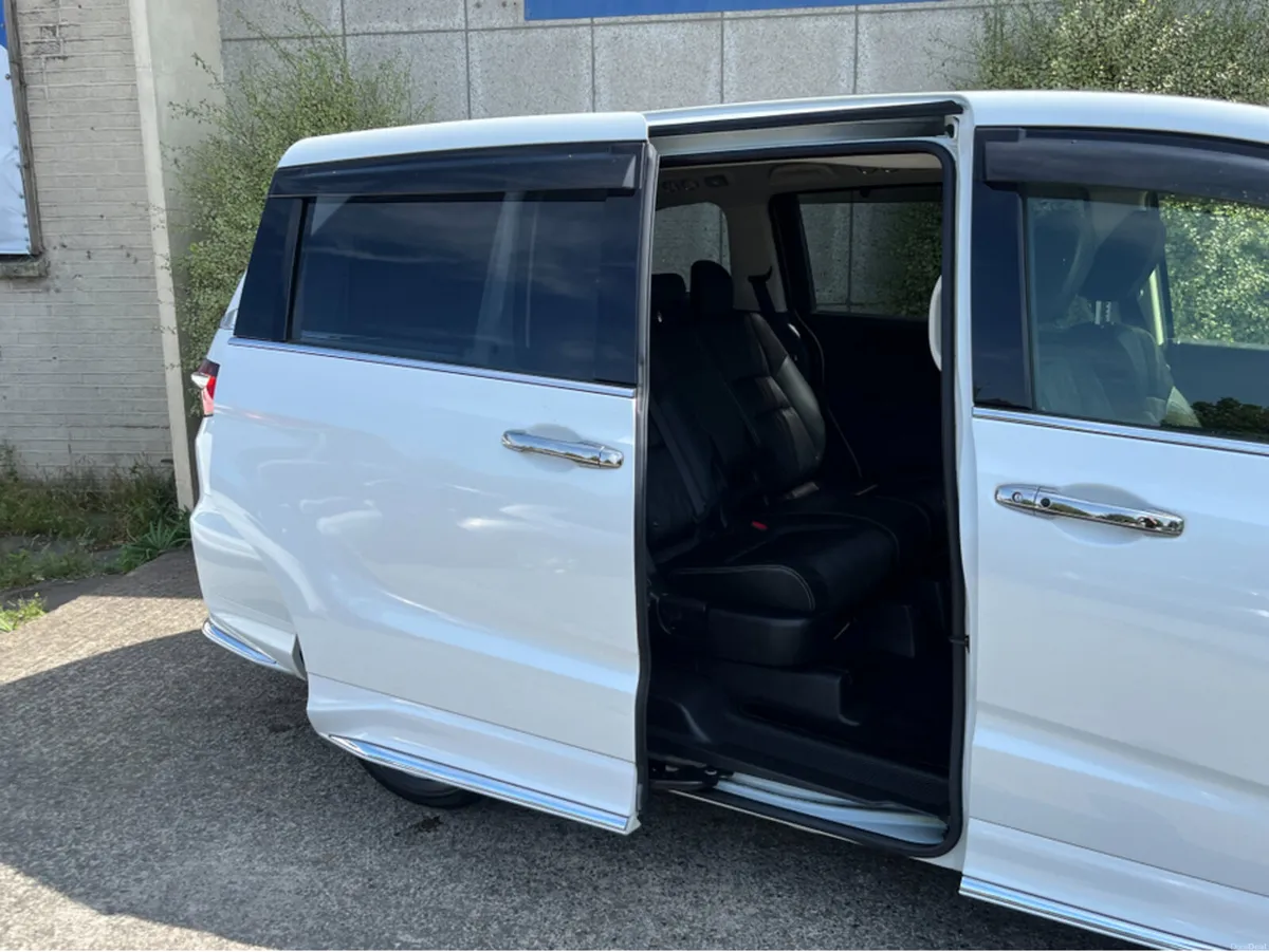 Honda Odyssey ABSOLUTE 8 SEATER AUTOMATIC HYBRID 2 - Image 4