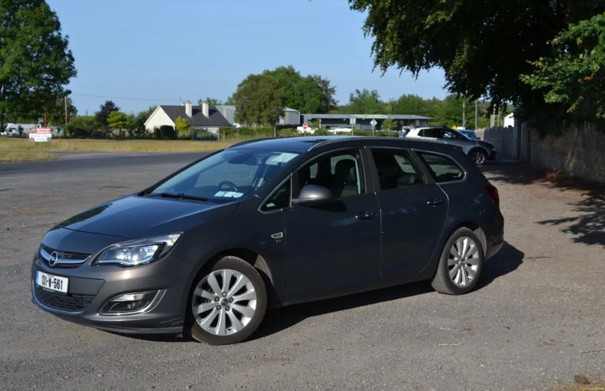 Opel Astra 2013 - Image 2