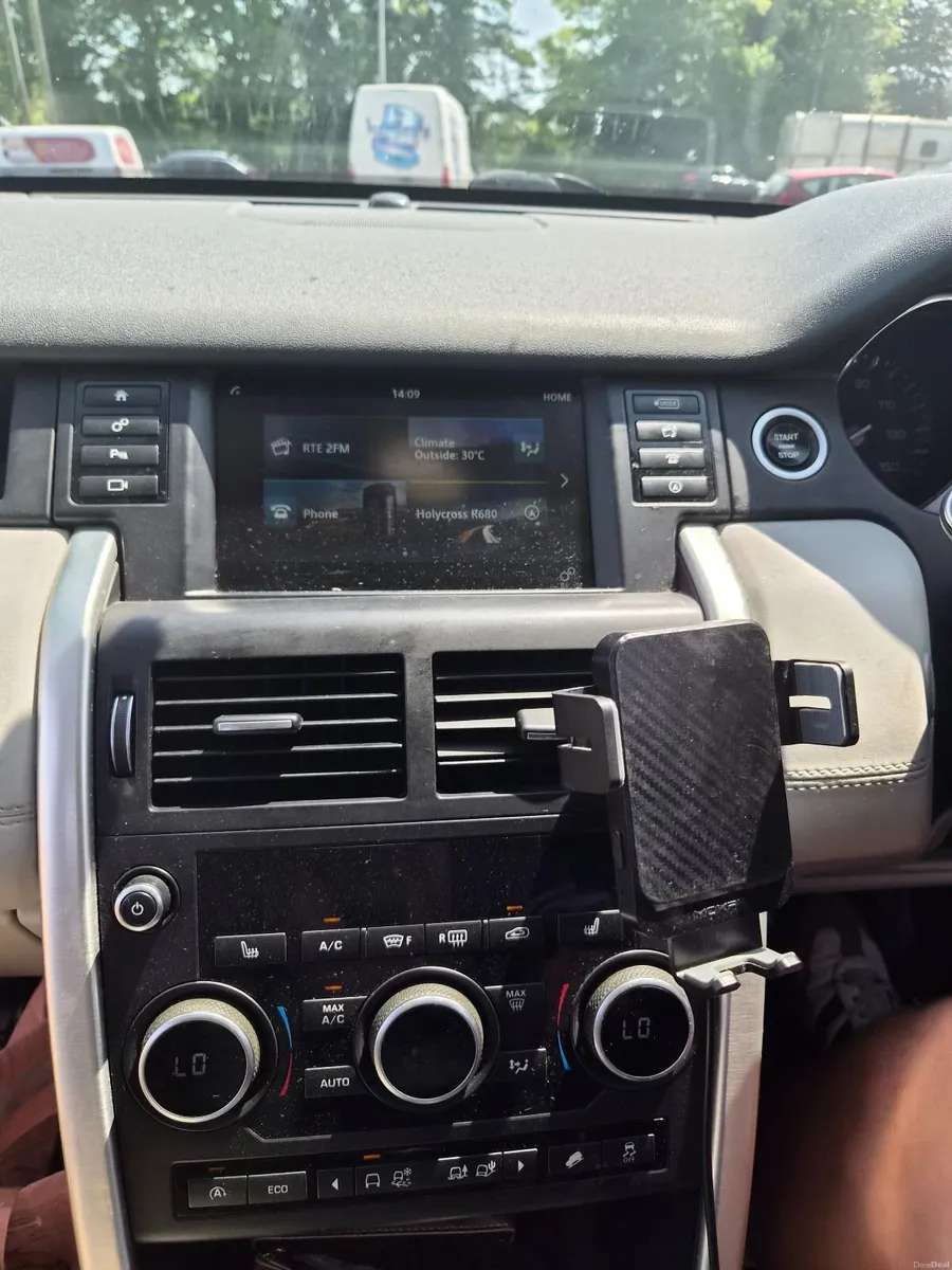 Land Rover Discovery Sport 2016 - Image 2