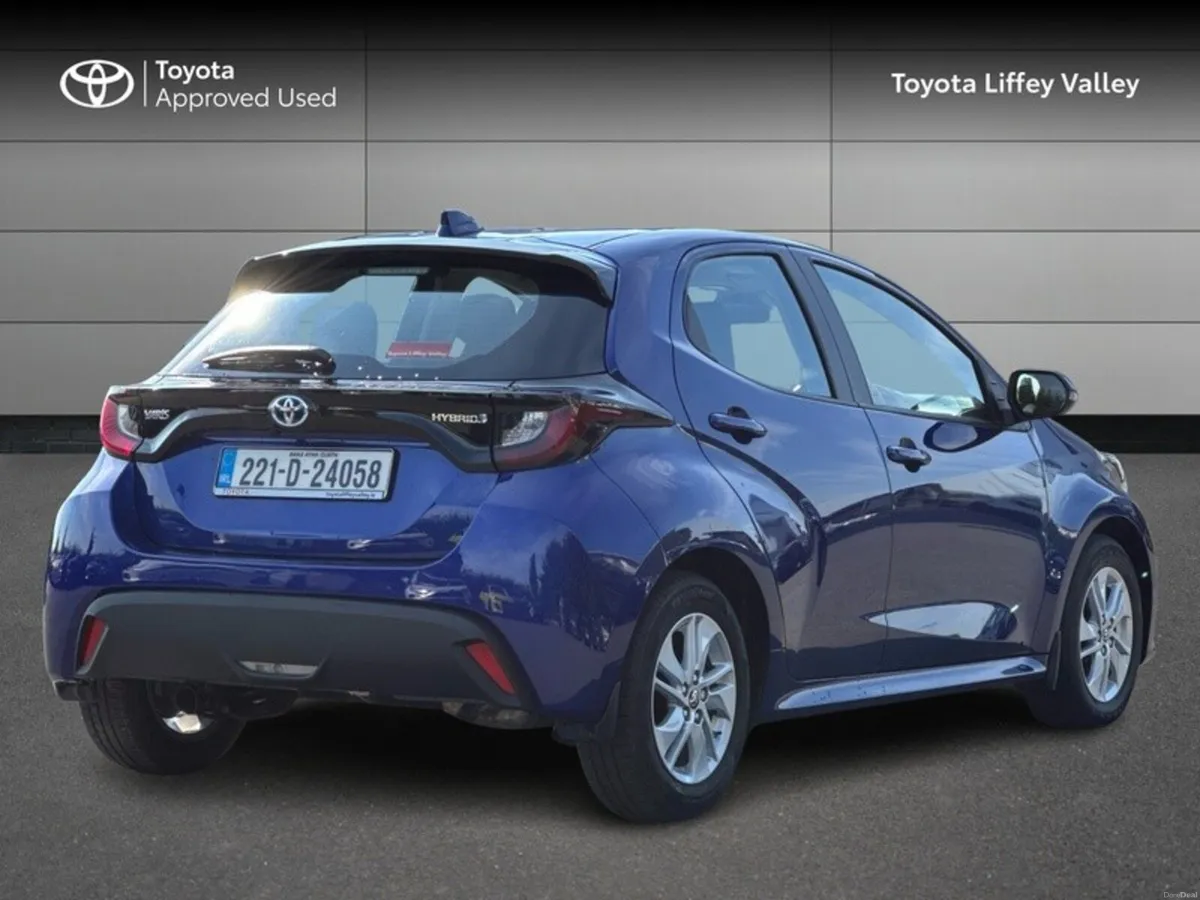 Toyota Yaris YARIS HYBRID LUNA AUTO - Image 2