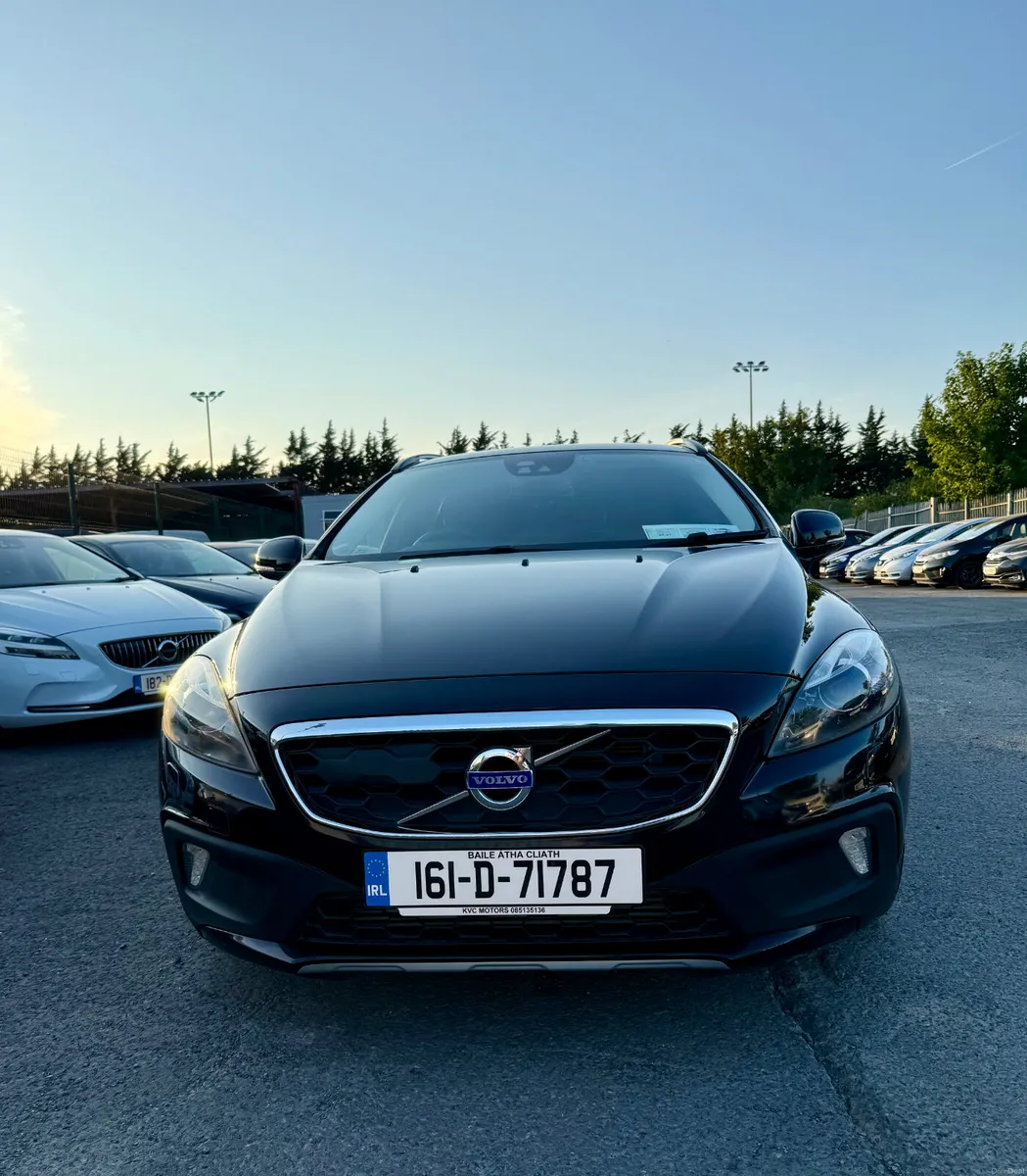 VOLVO V40 2016 2.0, DIESEL CROSS COUNTRY - Image 2