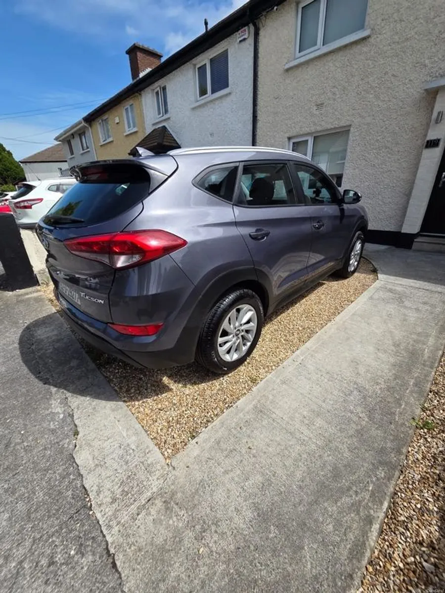 2015 Hyundai Tucson - Image 2