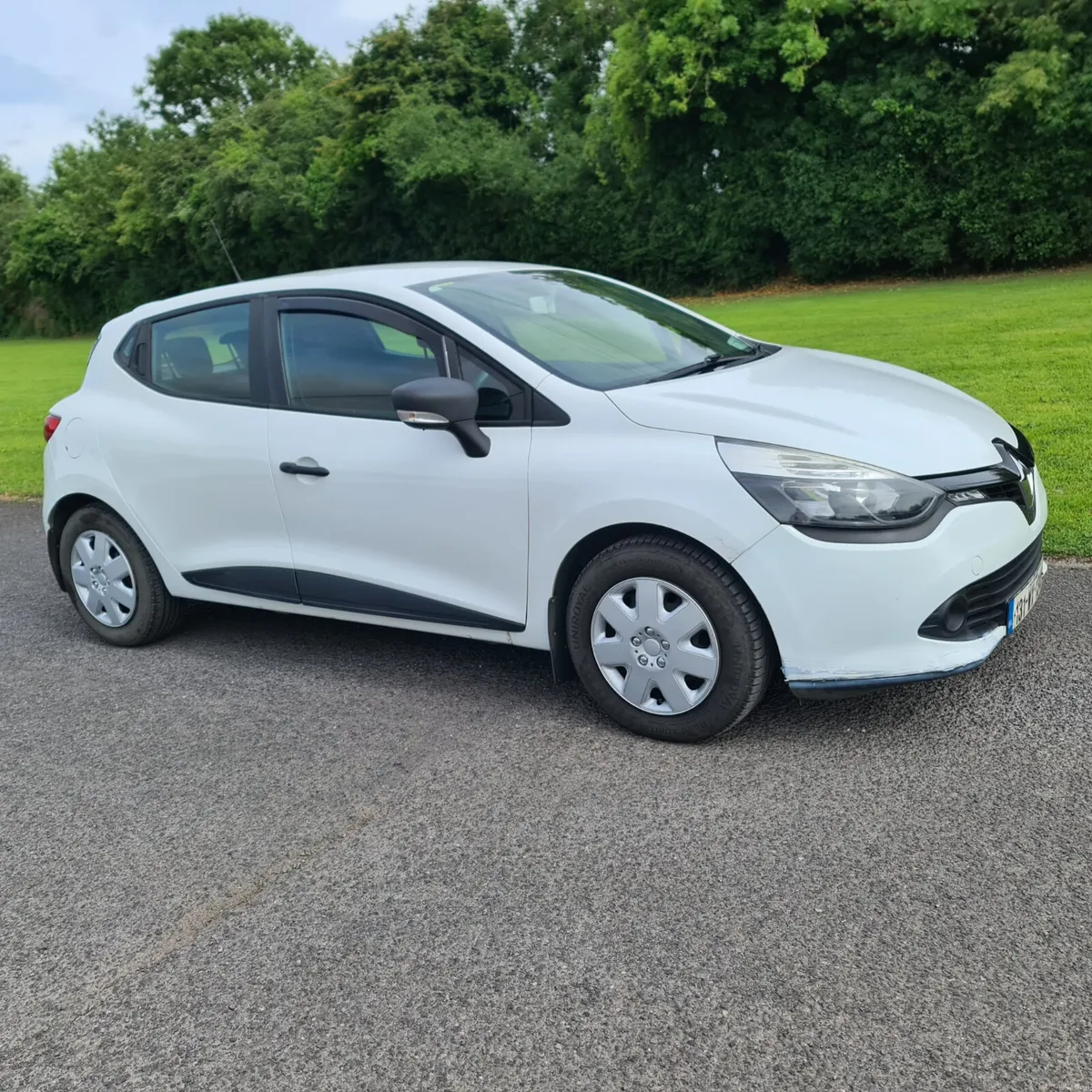 Renault Clio EXPRESSION 1.2 LOW KM - Image 1