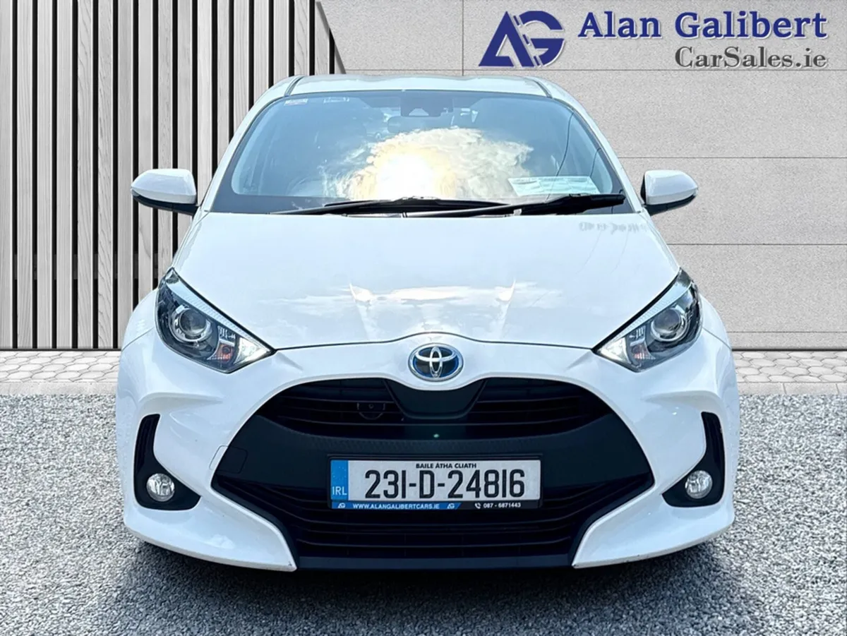 Toyota Yaris 1.5 HYBRID LUNA AUTO - Image 4