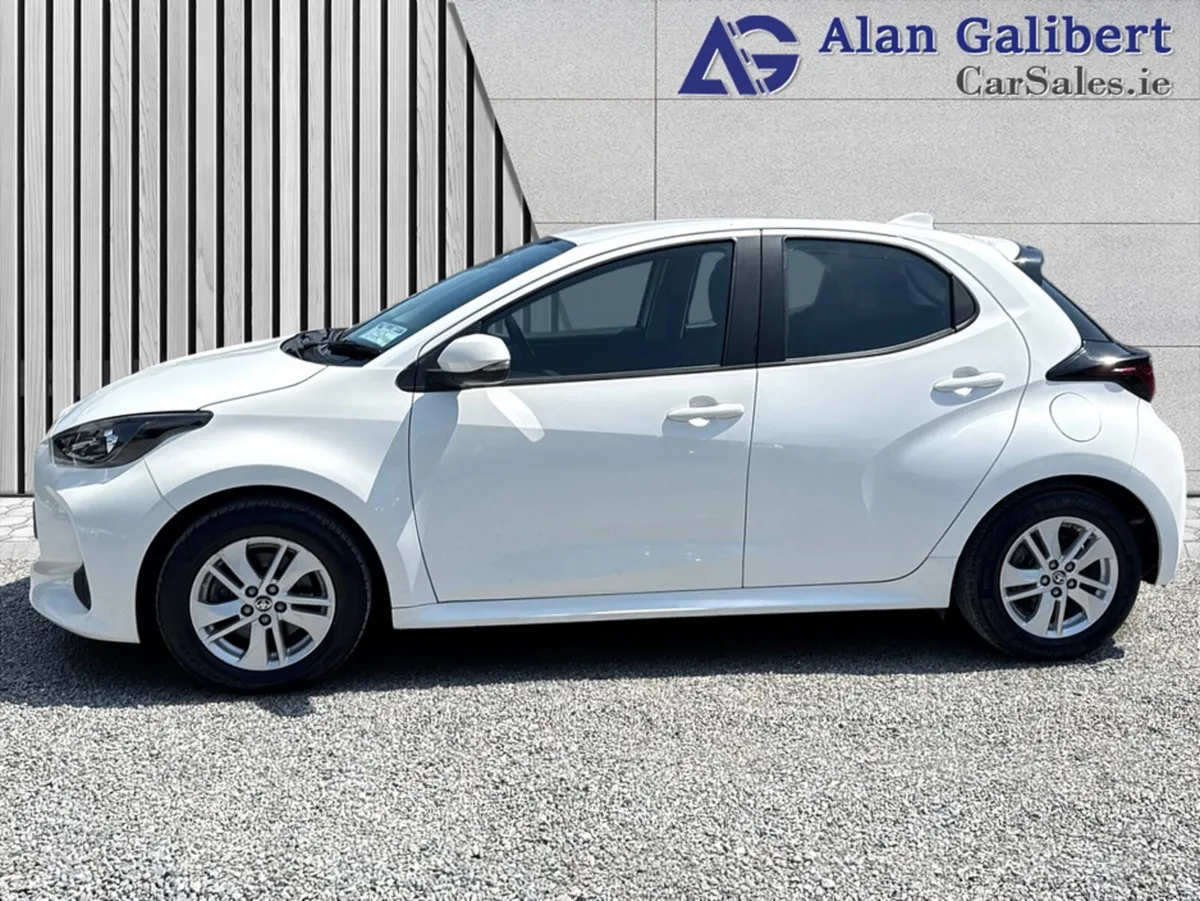 Toyota Yaris 1.5 HYBRID LUNA AUTO - Image 5
