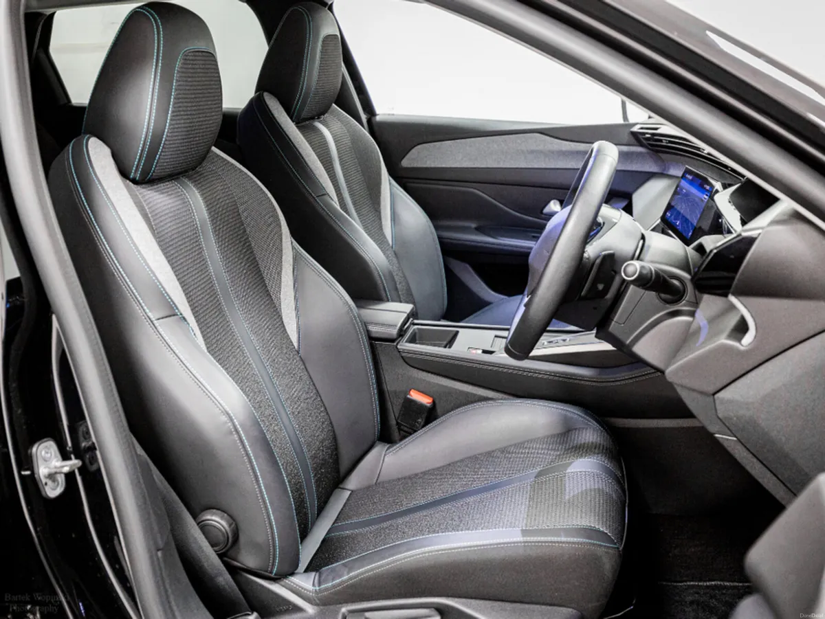 Peugeot 308 SW Allure Petrol Plug-in Hybrid Auto 1 - Image 3