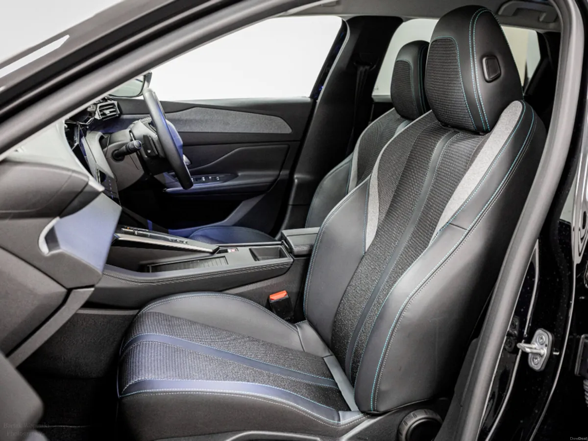 Peugeot 308 SW Allure Petrol Plug-in Hybrid Auto 1 - Image 6