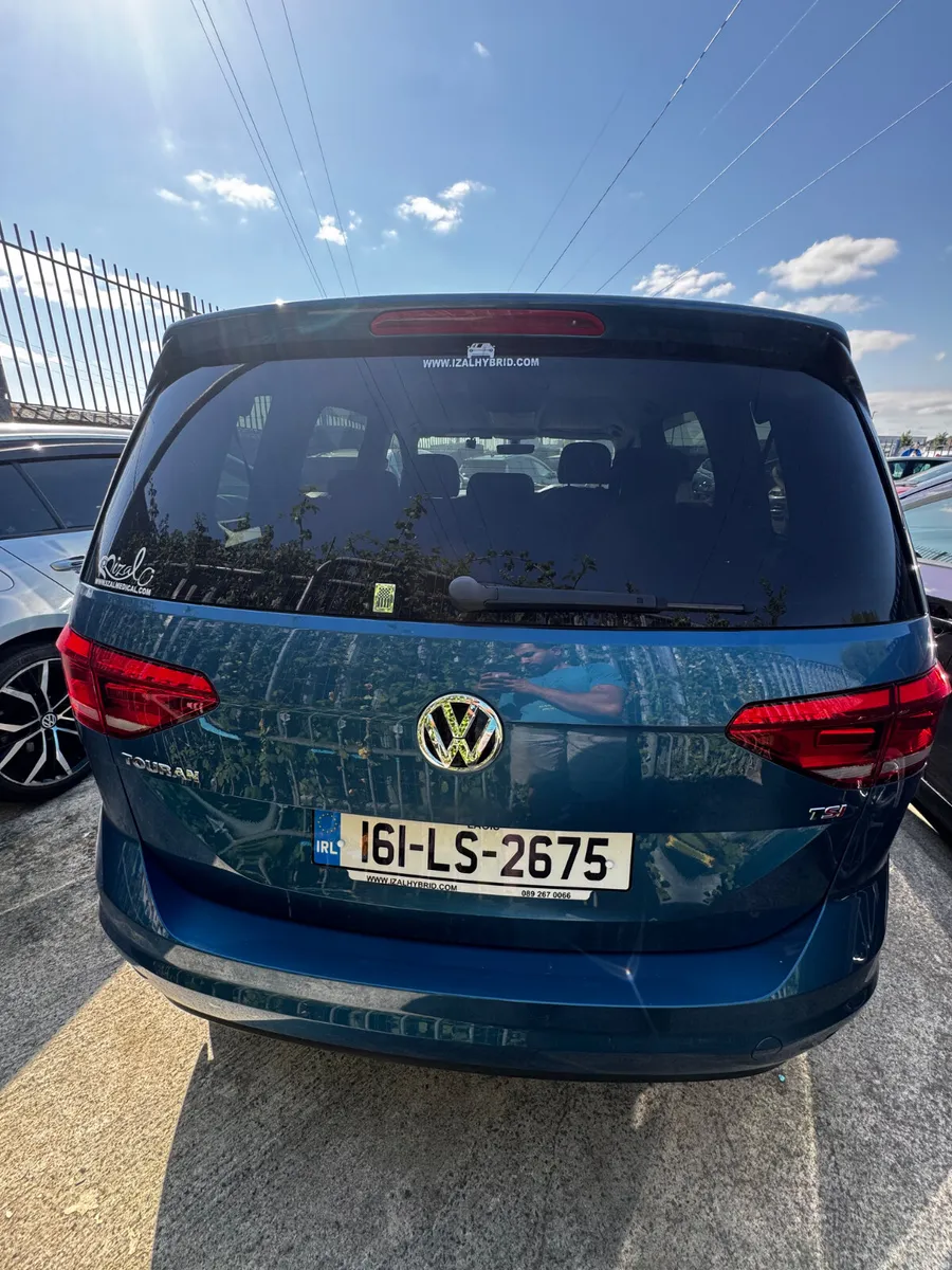 2016 Volkswagen Golf Touran 1.4 TSI 7Seater - Image 2