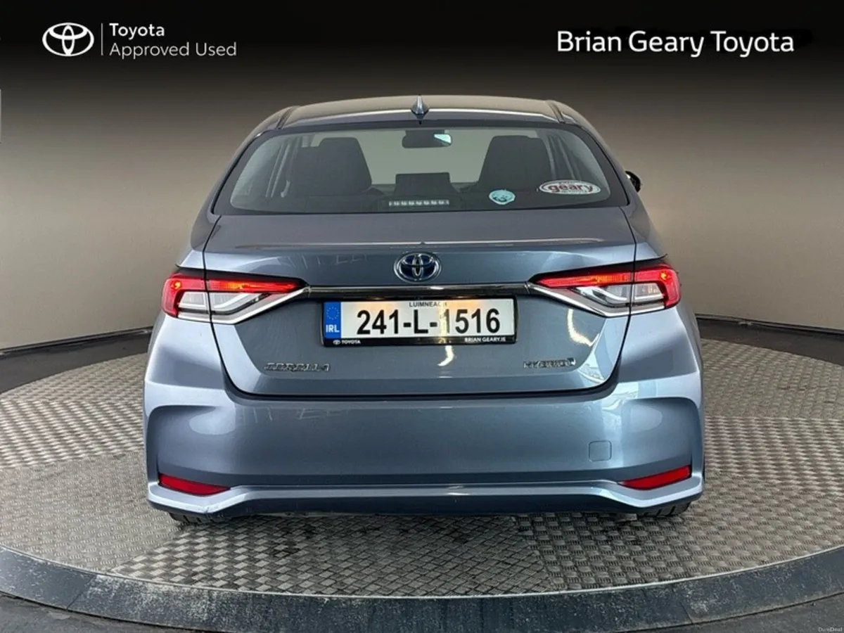 Toyota Corolla LUNA SALOON Hybrid - Image 4