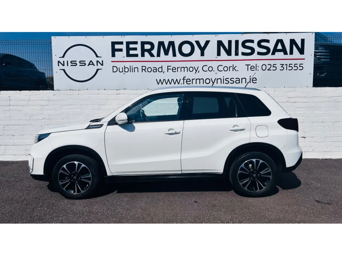 Suzuki Vitara VERY LOW MILEAGE AUTOMATIC 1.5 PETRO - Image 2