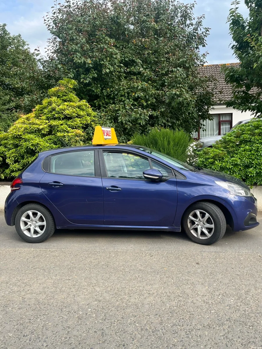 Peugeot 208 1.2petrol 2018 - Image 2