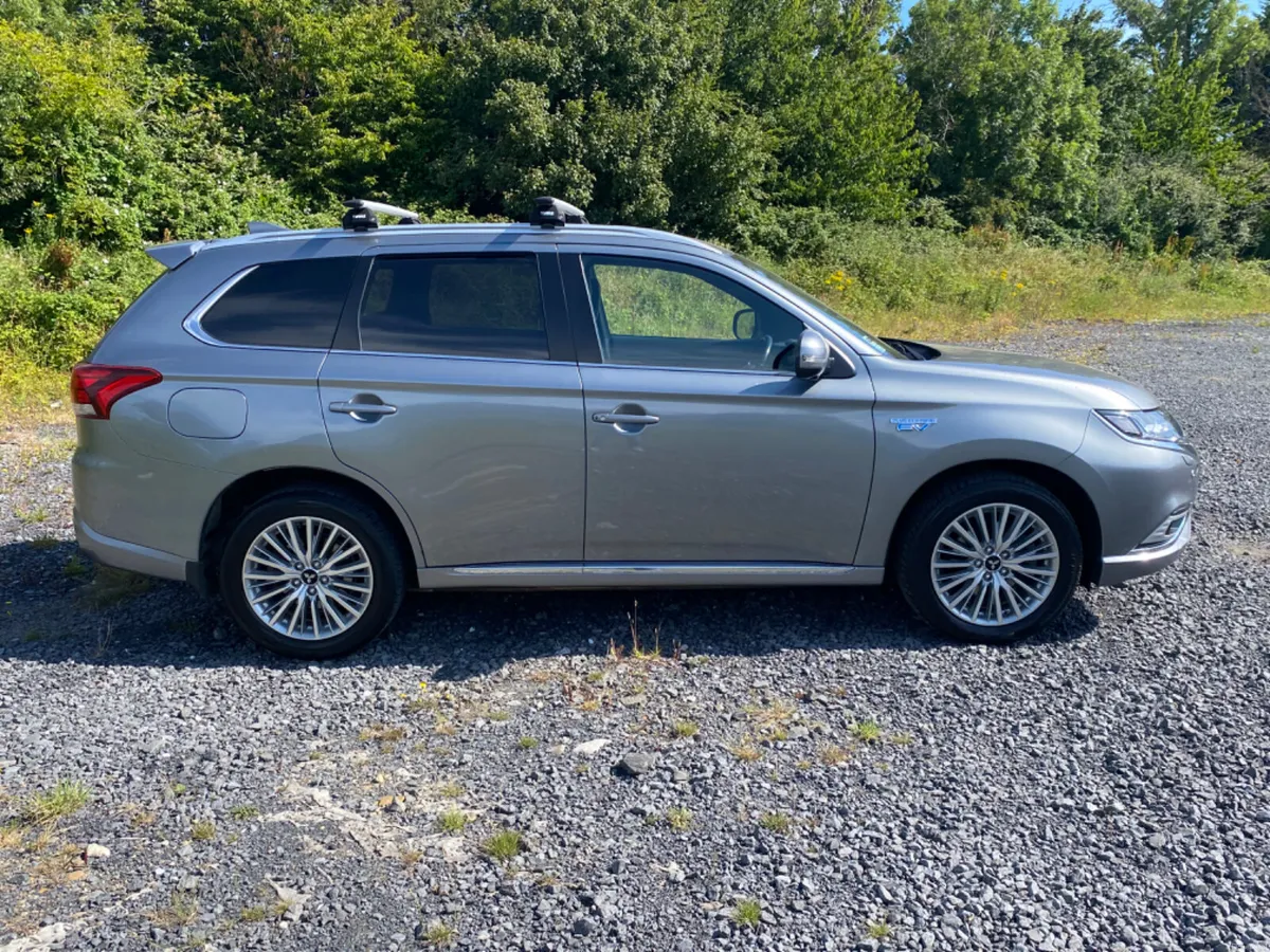 Mitsubishi Outlander Hybrid auto 4x4 - Image 2
