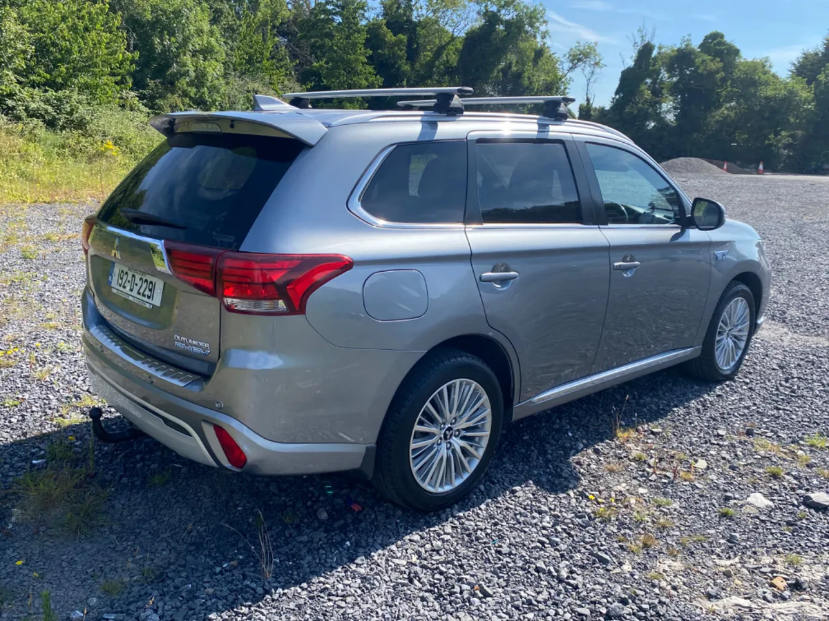 Mitsubishi Outlander Hybrid auto 4x4 - Image 4