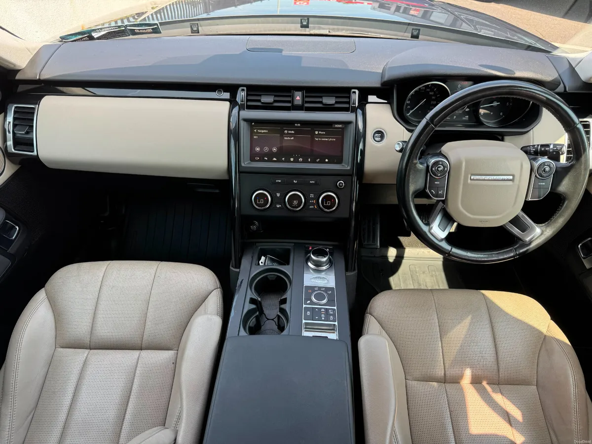 Land Rover Discovery LOW KMS // 7 SEATER - Image 2
