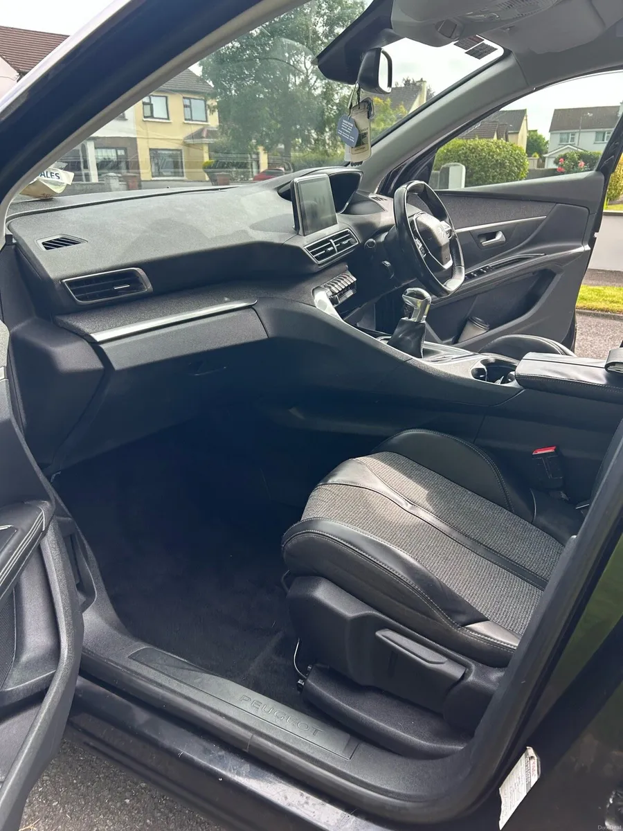 2018 Peugeot 5008 Allure 1.6 7 seater one owner - Image 6