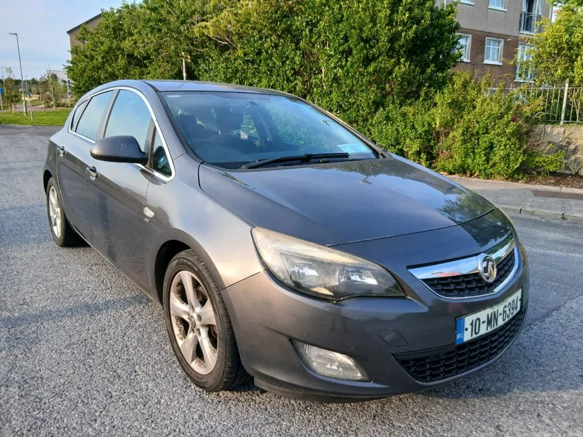 2010 Opel Astra - Image 1