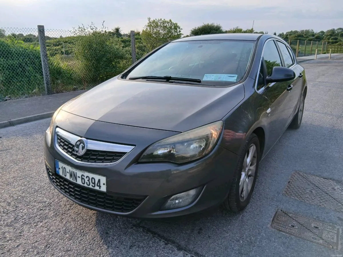 2010 Opel Astra - Image 2