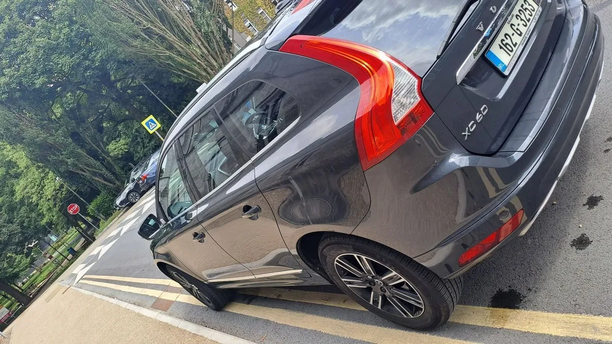 Volvo XC60 162 SE D4 Automatic  Exec Pack - Image 3